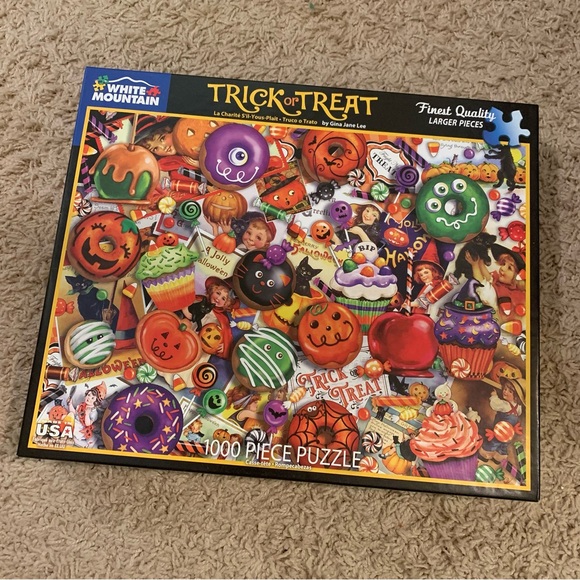 White mountain trick or treat 1,000 piece puzzle - Picture 1 of 3